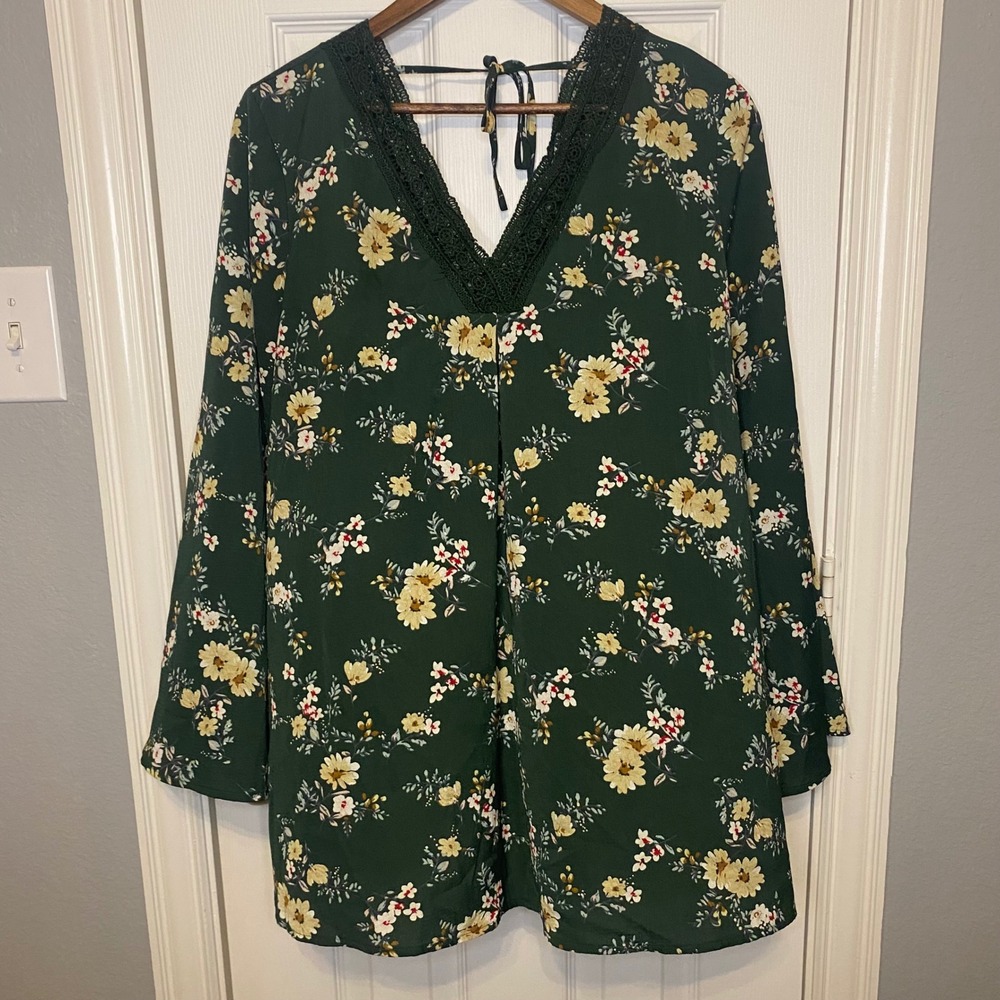Suzanne Betro Womens Plus 1X Green Floral Lace Trim V Neck Bell Sleeve Tunic Top